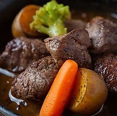 牛肉の鉄板サイコロステーキ