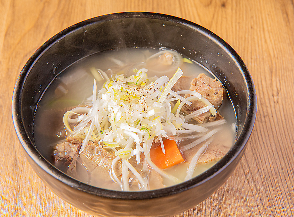 当店のサイドメニューはすべて自家製！ビビンバや冷麺から、当店特製のチゲやスープ等！