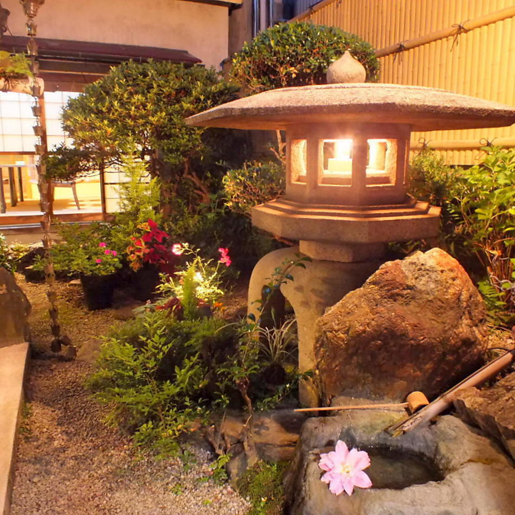 日本庭園が見えるお席など、各部屋ごとに個性あふれる個室席は全９部屋