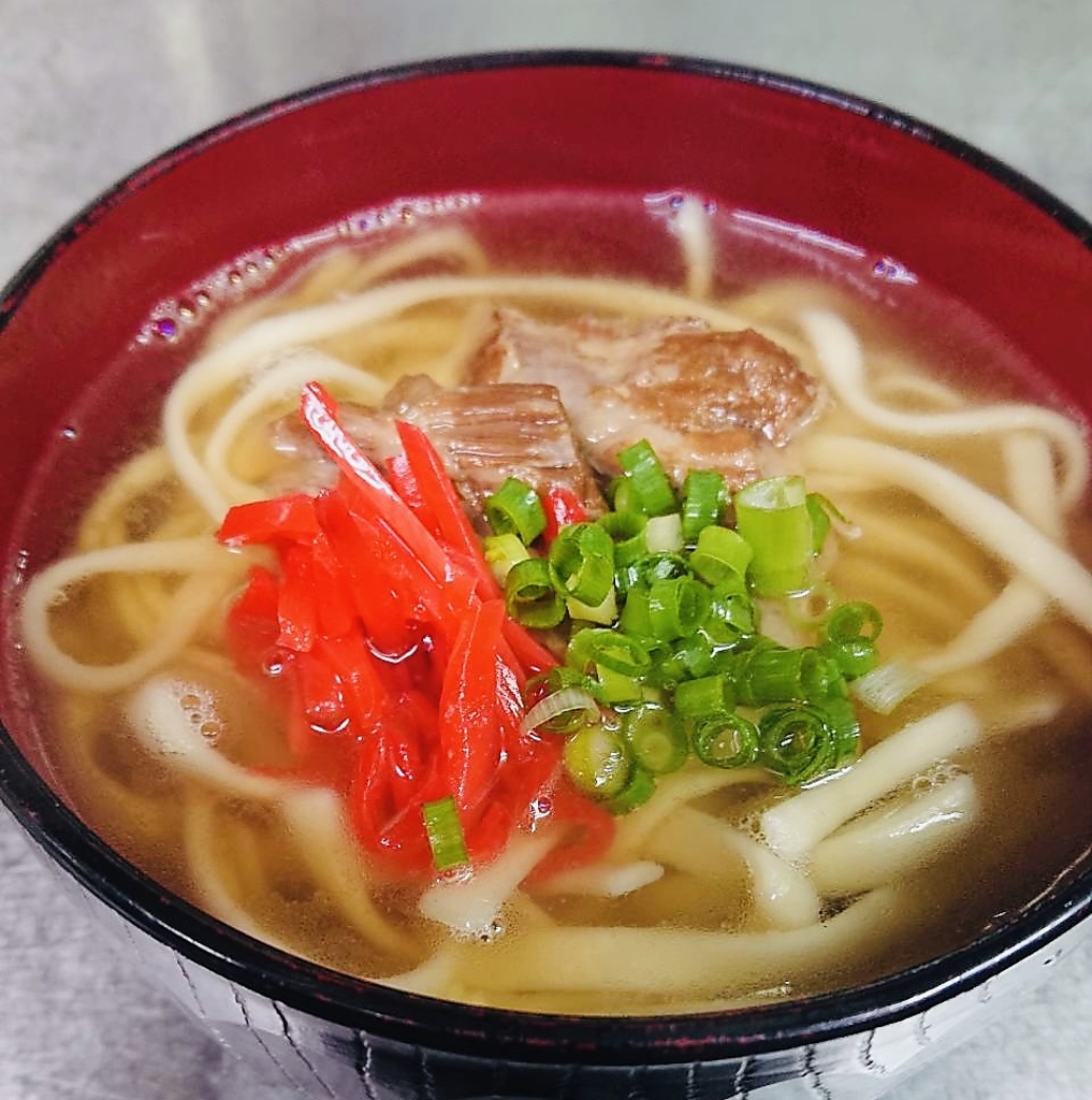 観光客やお子様にも人気な、沖縄そば。 夜、食べれるのは貴重ですよ♪