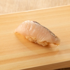 季節の握り寿司 サワラの炙り 1貫