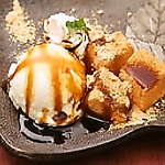 「わらび餅アイス」は大人気の名物デザート♪ひんやり冷たいアイスクリームにきなこと黒蜜がマッチ◎
