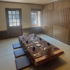 デートやママ会にもぴったりな和空間の座敷もございます。(繋げることで12名様まで対応可能です)