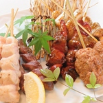 豪快な炭火の炎で焼き上げる焼鳥はふっくらジューシーで後を引く美味しさ！1本からご注文OKです★