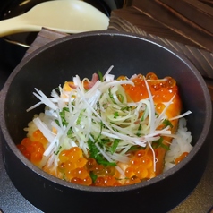 【釜めし】 焼き鮭といくら
