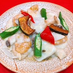 海老と旬野菜のとろとろチーズ炒め
