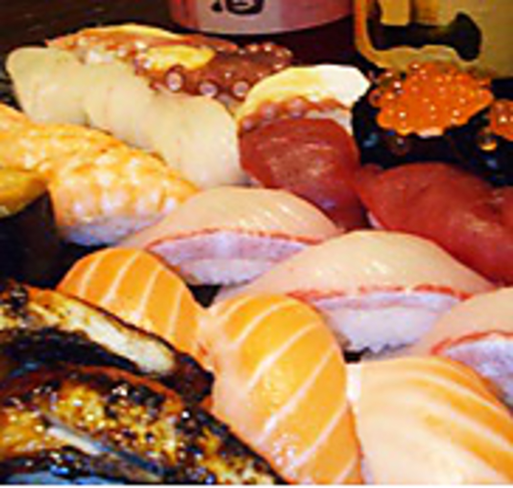 新鮮鮮魚を使ったお寿司もございます！一皿200円より豊富に取り揃えております。
