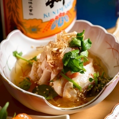 国産レア鶏わさと三つ葉の梅かつおおろし