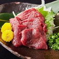 料理メニュー写真 馬刺し赤身748円/馬たんスモーク858円/馬刺し霜降り968円/馬刺し上カルビ1078円/三点盛り1738円