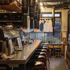 カウンター席は、大切な方とのデートでのご利用に最適です！シェアして食べるのも有だと思います。もちろんお一人様でゆっくりとお食事を楽しみたい方にもおすすめのお席です。