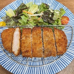 低温調理でしっとり仕上げのロースとんかつ定食