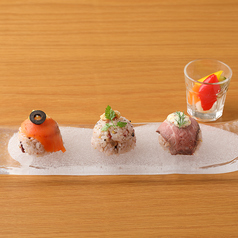 【RECOMMEND】イタリア風手まり寿司3種盛り、ピクルス添え