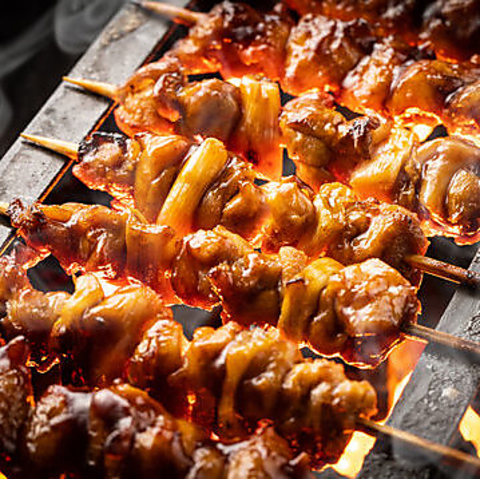 1本1本炭火で丁寧に焼き上げた焼き鳥は絶品！貸切予約も承ります！