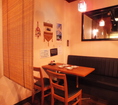 ゆったりとくつろげる空間☆テーブル席は2名様～ご用意しております！
