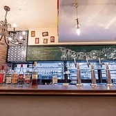 レストラン内のバーカウンターでは、全てのプランに入っている多彩なドリンクをご提供！ビールやワイン、焼酎などはもちろん、近年人気のハイボールやカクテルも幅広くご用意しております。ゲストが迷う程の幅広いメニューで満足度もUP♪ 