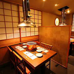 各席パーテーション等での仕切りがあるテーブル席です。