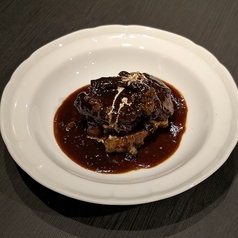牛の赤ワイン煮込み