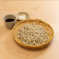 毎日手打ち！国産蕎麦粉の香りが際立つ自慢の十割蕎麦。