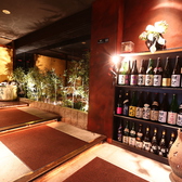 虎竹自慢の全国各地の日本酒が並ぶエントランス。日本酒好きにはたまりません！