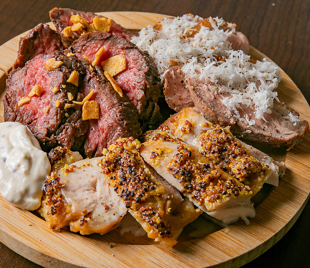 自由に、好きなものを、好きなだけ♪そんな想いから、メイン料理は2口サイズのご用意も。