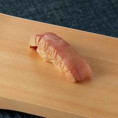 季節の握り寿司 本マグロ中トロ漬け 1貫