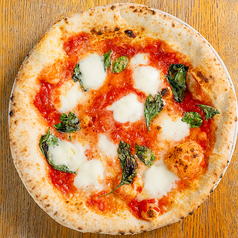 水牛のモッツァレラを使ったマルゲリータ【モッツァレラ・ブッファラ、フレッシュバジル】