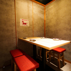 周囲を気にすることのない完全プライベート空間でゆったりと当店の創作料理をお召し上がりください。完全個室席をご用意しており何度ご来店いただいてもお楽しみいただけます◎大切な時間を大切な人たちと当店自慢の個室でお楽しみ下さい♪
