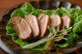 料理メニュー写真 鴨肉の燻製