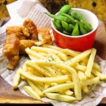 からあげ・ポテト・枝豆のプレートに1ドリンクがついたSETです。食べながら飲みたい人にオススメ!