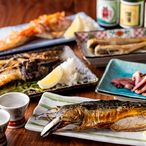 北海道から直送の厳選された干物や、鮮魚と野菜を活かした炉端焼きをご堪能頂けます！