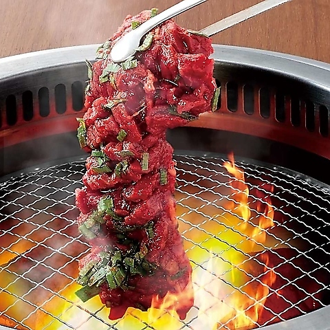 お肉本来をもつ美味しさを、炭火焼が十二分に引き出します。