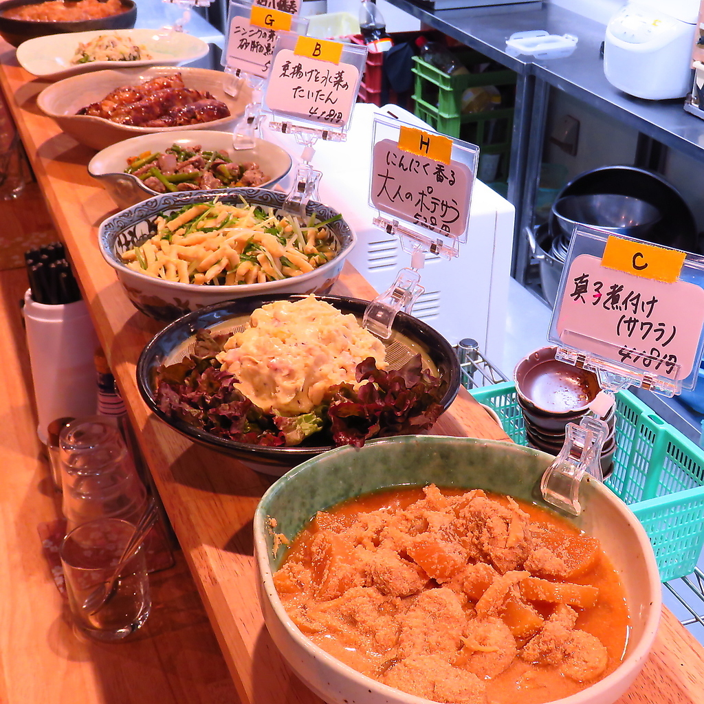 おばんざいや創作料理満載♪毎日手づくりの日替わりおばんざいとピッタリのお酒をご提供！