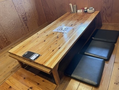 掘りごたつ6名席もございます。