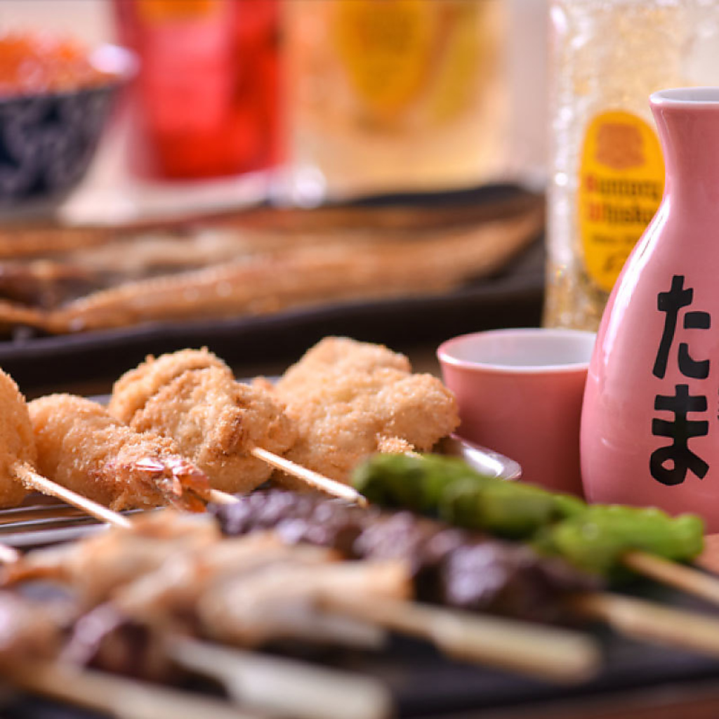 名物料理が揃い踏み！焼鳥に生つくね、串カツに唐揚げ！どれをとっても自信作！食べ逃しなく！