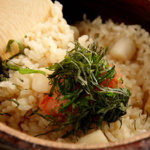 炊き立てのふっくらした食感をご堪能いただける「土鍋ご飯」は当店の名物料理です。ご注文ください！