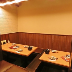 和庭園を思わせるような店内空間がかまどかの自慢のひとつ！掘りごたつ個室、テーブル個室、カウンター席と多種多様なお席をご用意しております。中には人気の高いお席もございますので、ご宴会の予定がお決まりになりましたら、お早めのご予約がおすすめです♪