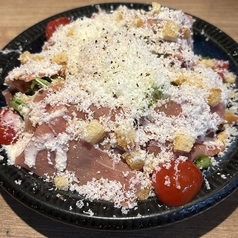 生ハムと温玉のシーザーサラダ