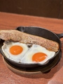 料理メニュー写真 自家製ベーコンステーキegg