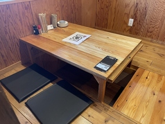 4名様で掘りごたつをごゆるりとお使いいただけます。