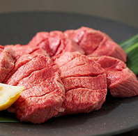 極上肉を最も美味しい状態で届けるカット技法。