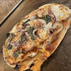 鉄板で焼くピザ