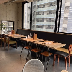 4名から6名でご利用いただけます。「オシャレ焼肉」という表現がぴったりのお店です。雰囲気だけでなくお肉のクオリティにも大満足できること間違いありません。デートなどでオシャレに良質なお肉を楽しみたい方に最適です。