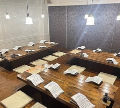 【3F】平日は20名様～貸切OK！最大90名様までご利用可能なので、同窓会や大人数の宴会にどうぞ！