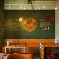 4人掛けのテーブル席。ご家族やママ会のご利用におススメの席になります！