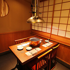 和を感じる障子作りの壁など、上品ながら癒しの空間です。