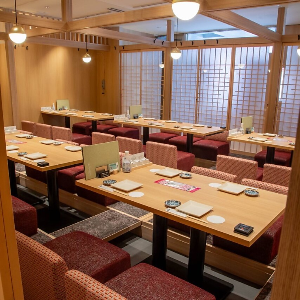 大人数の宴会まで対応可能です。レイアウト等もご相談ください。