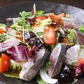 料理メニュー写真 炙り〆鯖のサラダ