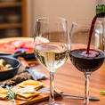 料理との相性を考えたワインを豊富にご用意。赤・白・スパークリングまで、幅広いラインナップが魅力です。