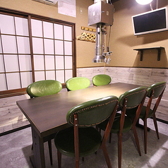 【12名×2席】落ち着きのある個室で、プライベートな時間をお過ごしいただけます。