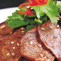 香ばしさが引き立つ肉料理、香辛料が秘訣の魅力☆